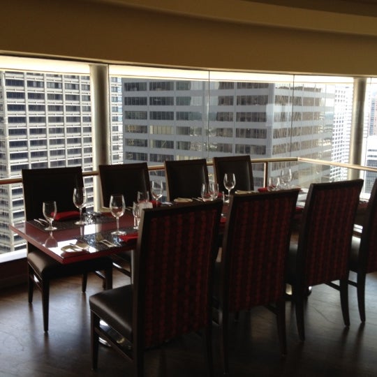 5/26/2012 tarihinde Sergio C.ziyaretçi tarafından Spindletop Restaurant at Hyatt Regency Houston'de çekilen fotoğraf