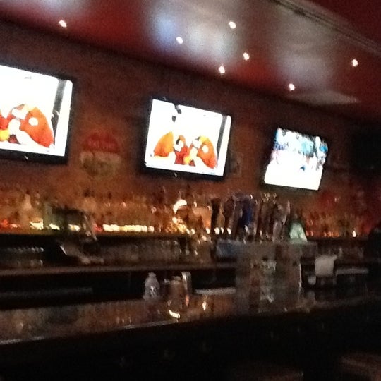 8/9/2012에 Jamie H.님이 The Blue Banana Sports &amp; Rock Bar에서 찍은 사진