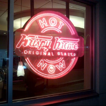 2/18/2012 tarihinde Patrick S.ziyaretçi tarafından Krispy Kreme Doughnuts'de çekilen fotoğraf