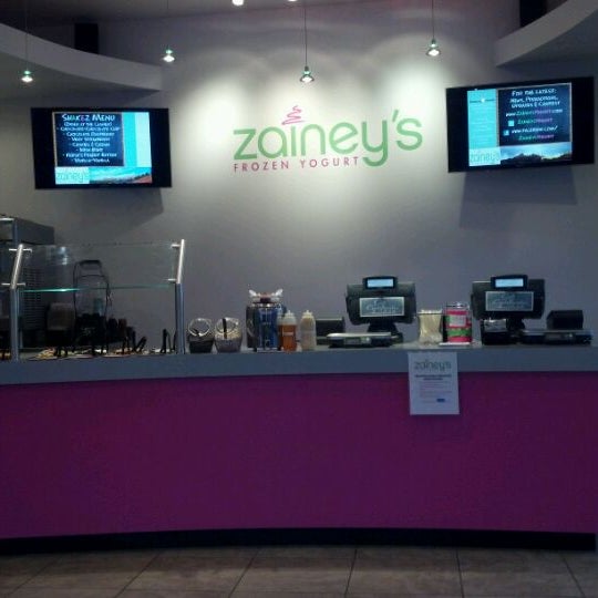 รูปภาพถ่ายที่ Zainey&#39;s Frozen Yogurt โดย Gay D. เมื่อ 2/12/2012