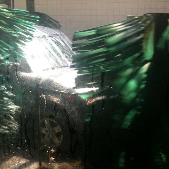 5/5/2012 tarihinde Cedric W.ziyaretçi tarafından Cactus Car Wash'de çekilen fotoğraf