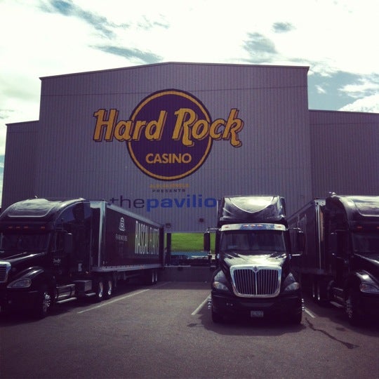 Foto tomada en Hard Rock Casino Albuquerque Presents The Pavilion  por Jonathan L. el 9/7/2012