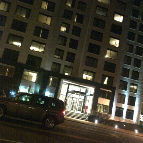 Photo prise au Avenue Suites Georgetown par Meme le8/16/2012