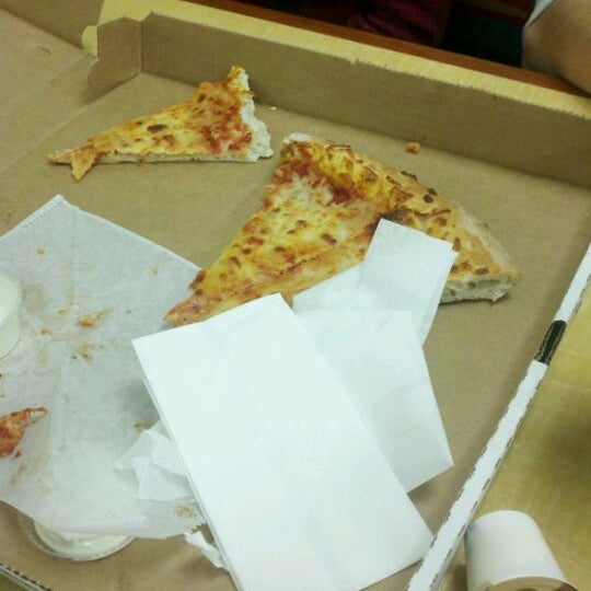 Foto tirada no(a) Giovanni&#39;s Pizza and Pasta por Ryan D. em 2/18/2012