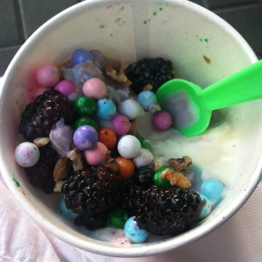 Photo taken at Mojo Yogurt by Kathryn D. on 5/28/2012