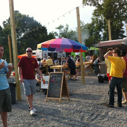 5/19/2012 tarihinde Rioziyaretçi tarafından Atlanta Food Truck Park &amp; Market'de çekilen fotoğraf