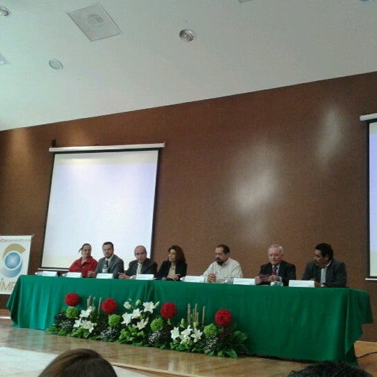 Photo taken at Zigzag Centro Interactivo de Ciencia y Tecnología de Zacatecas by Perla Lizeth on 9/12/2012
