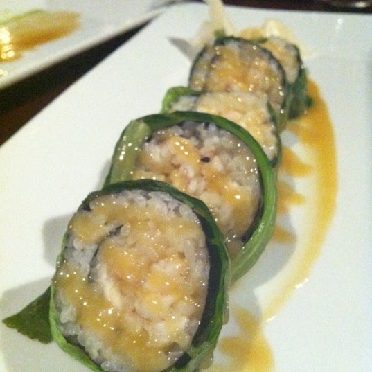 Das Foto wurde bei HaChi Restaurant &amp; Lounge von Laura C. am 5/17/2012 aufgenommen