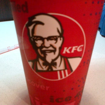 Снимок сделан в KFC пользователем Leonard B. 3/3/2012