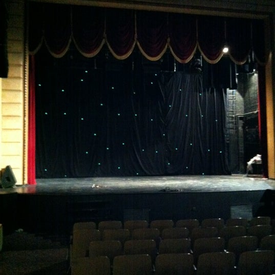 Das Foto wurde bei Bama Theatre von Ryan R. am 8/17/2012 aufgenommen