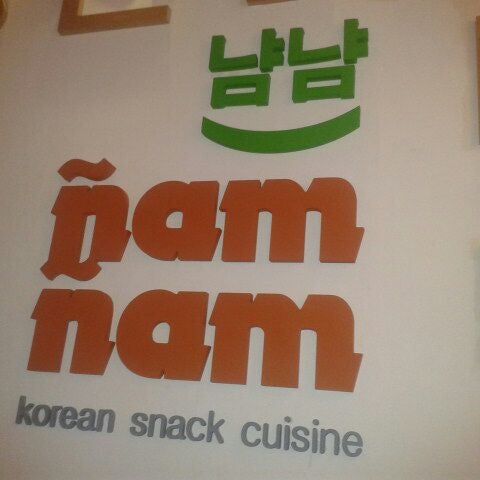 Снимок сделан в Ñam Ñam Korean Snack Cuisine пользователем Laura G. 7/20/2012