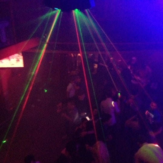 รูปภาพถ่ายที่ Eleven Nightclub โดย Steven B. เมื่อ 5/13/2012