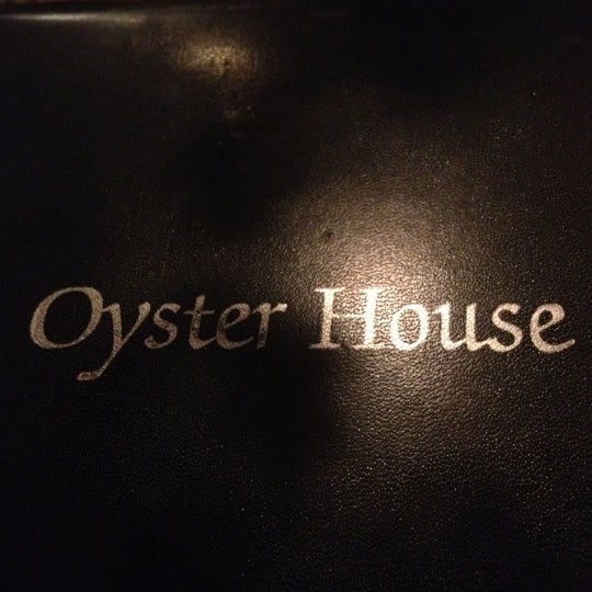 รูปภาพถ่ายที่ Oyster House Saloon โดย Veronica B. เมื่อ 3/11/2012