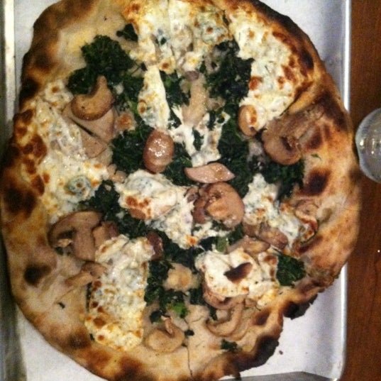 Foto tirada no(a) Haven Pizzeria por Lauren A. em 5/23/2012