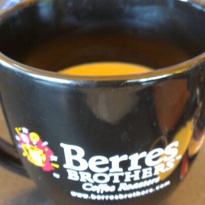 Photo prise au Berres Brothers Coffee Roasters par Jannette J. le6/9/2012