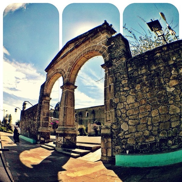 Basílica de Nuestra Señora de los Remedios 24 tips de 1982 visitantes