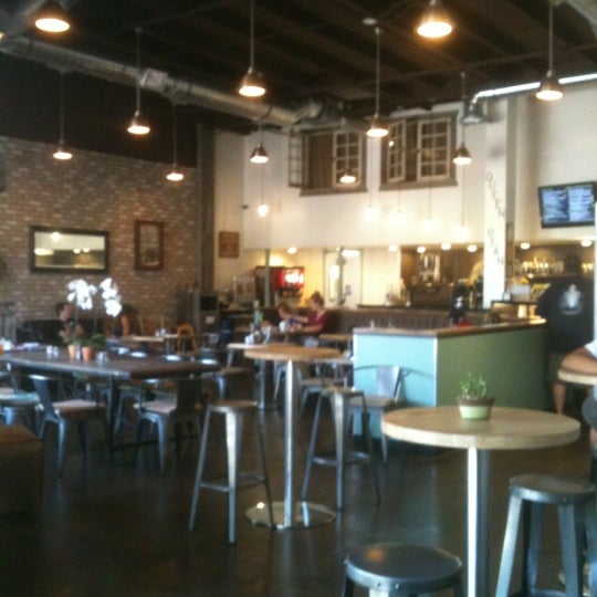8/25/2012 tarihinde Linda M.ziyaretçi tarafından Queen Bean Caffe'de çekilen fotoğraf