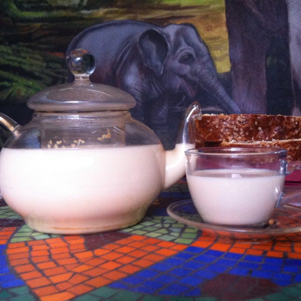 Va invit sa incercati noul Masala Latte. Ceai masala scufundat in lapte cald. Un deliciu indian autentic!