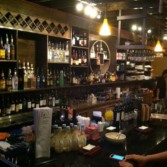 รูปภาพถ่ายที่ Fuji Sushi Bar &amp; Grill โดย Sean G. เมื่อ 5/29/2012