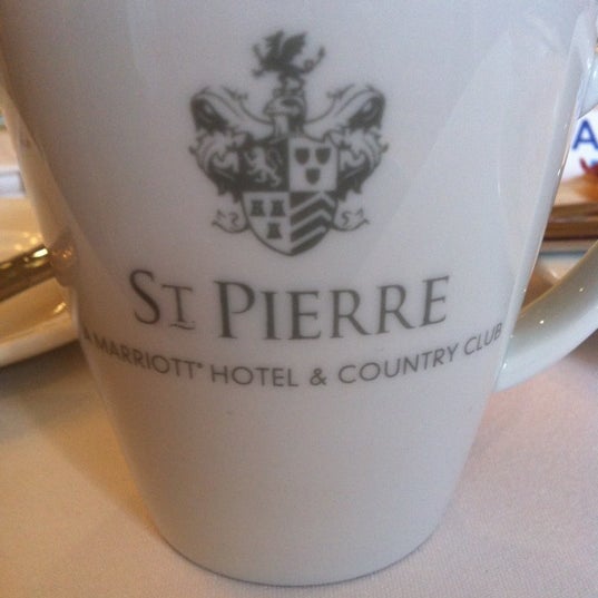 รูปภาพถ่ายที่ St. Pierre Marriott Hotel &amp; Country Club โดย Shane A. เมื่อ 5/24/2012