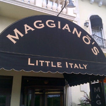 Снимок сделан в Maggiano&#39;s Little Italy пользователем Mabura G. 4/19/2012