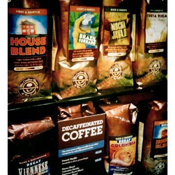 Снимок сделан в The Coffee Bean &amp; Tea Leaf пользователем Michael M. 4/10/2012