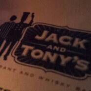 รูปภาพถ่ายที่ Jack and Tony&#39;s Restaurant &amp; Whisky Bar โดย Jeff B. เมื่อ 2/12/2012