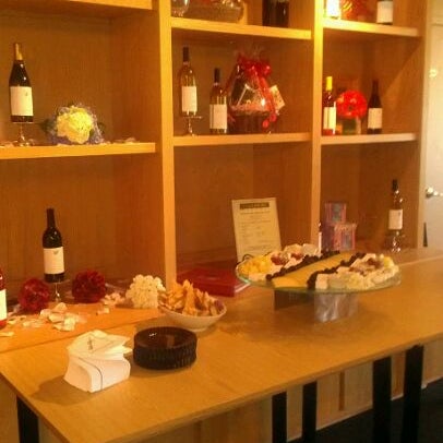 Photo taken at Chaddsford&#39;s Bottle Shop &amp; Tasting Room at Penn&#39;s Purchase by Ann Marie U. on 5/18/2012