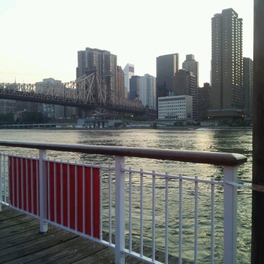 7/18/2012 tarihinde Simo B.ziyaretçi tarafından Pier NYC'de çekilen fotoğraf