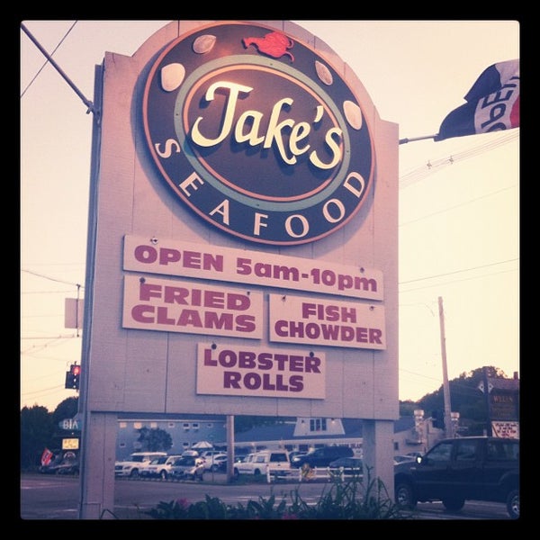Снимок сделан в Jake&#39;s Seafood Restaurant пользователем Jake R. 6/30/2012
