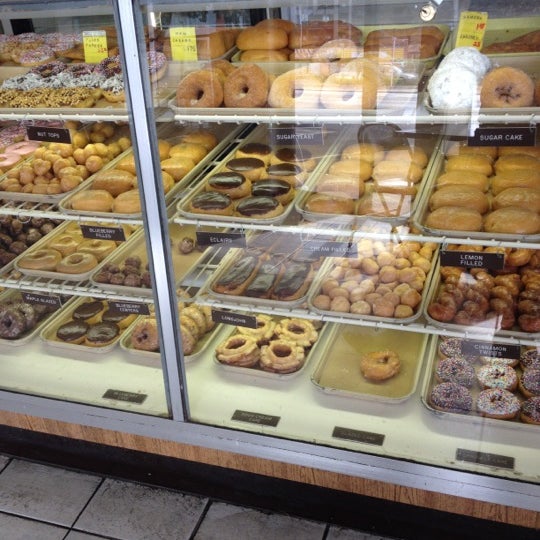 4/27/2012 tarihinde Huey Rey F.ziyaretçi tarafından Ken&#39;s Donuts'de çekilen fotoğraf