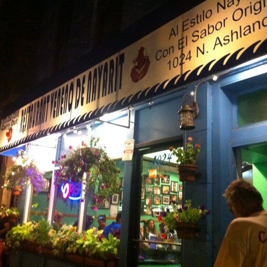 Foto diambil di Alegrias Seafood Chicago oleh An 🍳 pada 7/28/2012