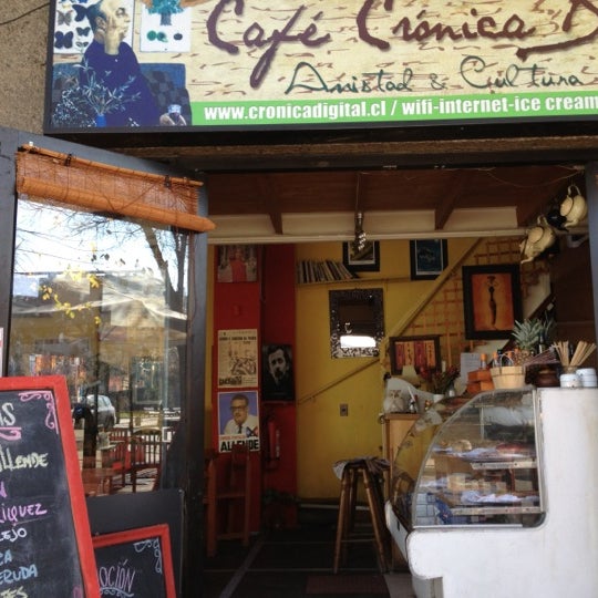 Photo taken at Café Literario La Canela by Ximena J. on 7/16/2012