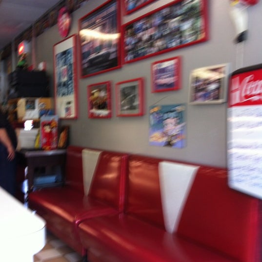 6/14/2012 tarihinde Ron F.ziyaretçi tarafından Dream Diner'de çekilen fotoğraf