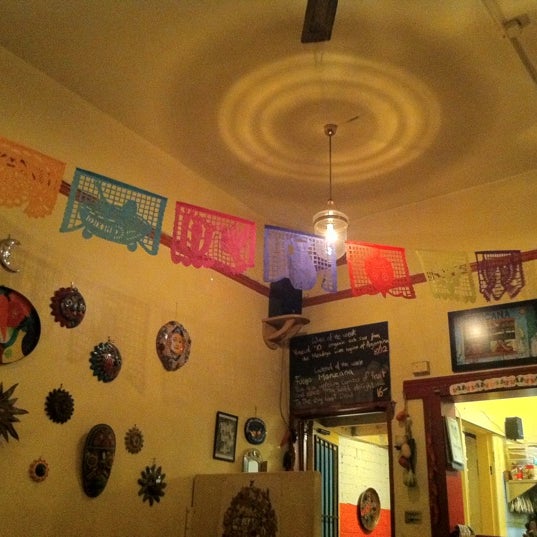 7/21/2012 tarihinde Melly T.ziyaretçi tarafından Los Amates Mexican Kitchen'de çekilen fotoğraf