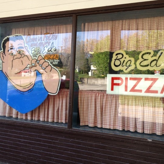 รูปภาพถ่ายที่ Big Ed&#39;s Pizza โดย Michelle C. เมื่อ 3/21/2012