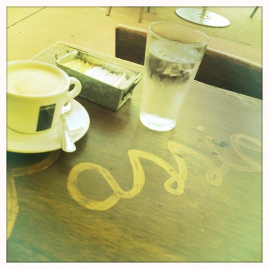 5/22/2012にAshley O.がA la Folie Café Francaisで撮った写真