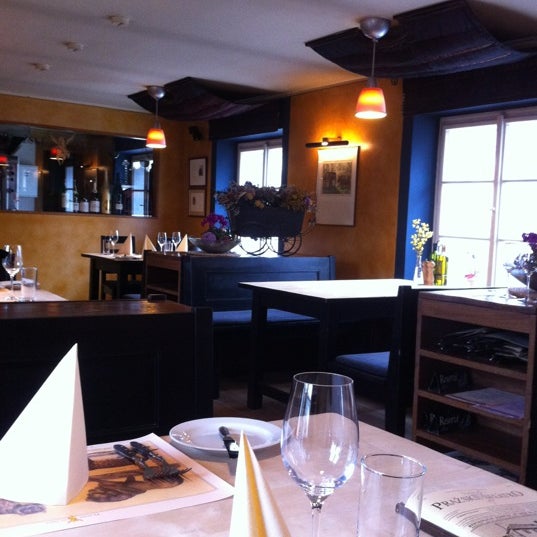 3/8/2012 tarihinde Daria D.ziyaretçi tarafından Restaurant Lví Dvůr'de çekilen fotoğraf