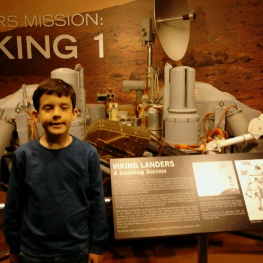 Foto tomada en Kansas Cosmosphere and Space Center  por Marisa S. el 3/21/2012