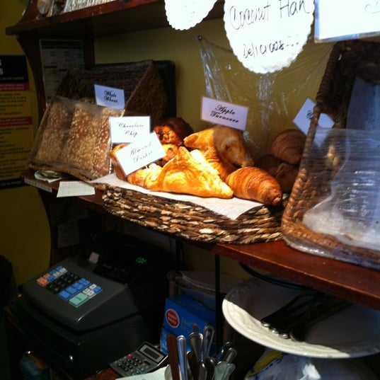 รูปภาพถ่ายที่ Tanto Dulce Cafe โดย Lisa เมื่อ 3/18/2012