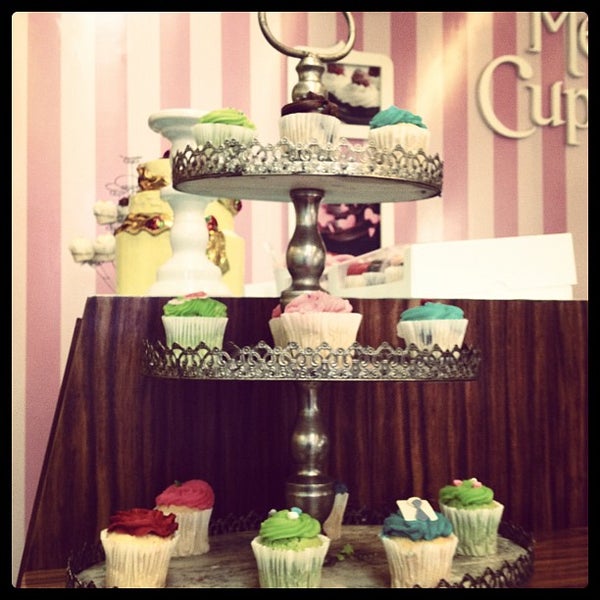 Photo taken at Merry Cupcakes by Pankesito M. on 6/26/2012