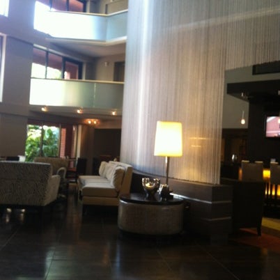 Foto diambil di Holiday Inn Phoenix Airport North oleh Renee A. pada 8/4/2012