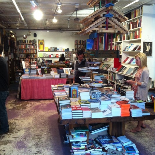 6/14/2012에 Jisun Jamie L.님이 Spoonbill &amp; Sugartown Books에서 찍은 사진
