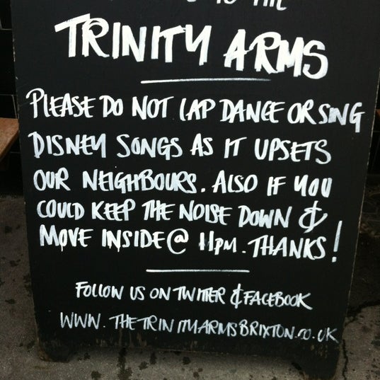 6/8/2012 tarihinde Alex B.ziyaretçi tarafından Trinity Arms'de çekilen fotoğraf
