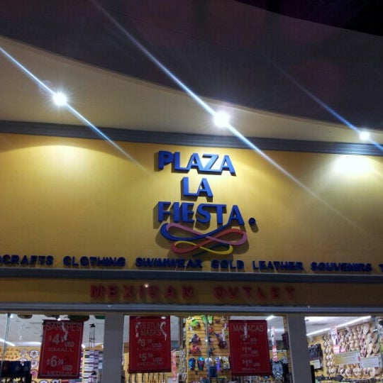 9/4/2012にAlex C.がPlaza La Fiestaで撮った写真