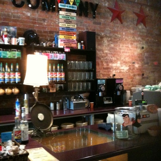 รูปภาพถ่ายที่ Iron Horse Coffee Company โดย R F. เมื่อ 5/12/2012