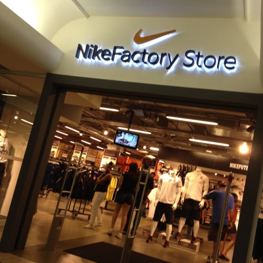 nike store shopping light