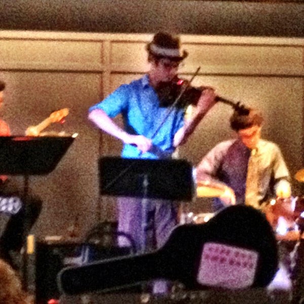 9/8/2012 tarihinde Tony B.ziyaretçi tarafından Blue Wisp Jazz Club'de çekilen fotoğraf