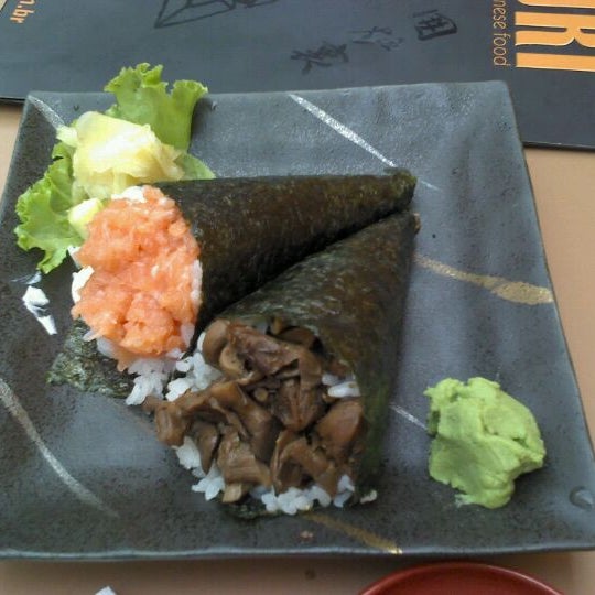 Снимок сделан в Restaurante Irori | 囲炉裏 пользователем Marcio D. 3/13/2012