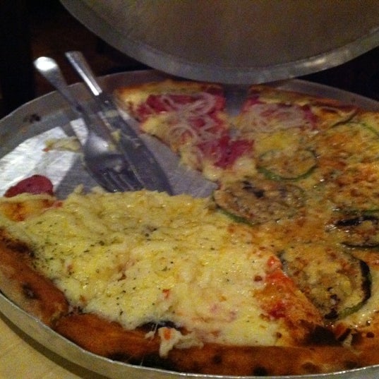 รูปภาพถ่ายที่ Prestíssimo Pizza Bar โดย Max K. เมื่อ 3/24/2012